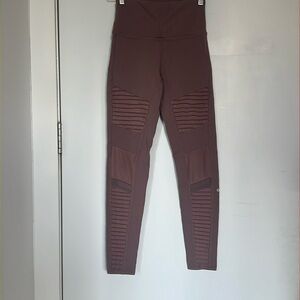 Alo yoga moto leggings in dusty rose high rise size medium